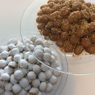 Kourambiedes and melomakarona